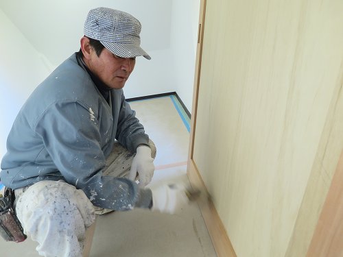 塗装工事　クリアとそう　塗装　建具　ドアとそう　ペンキ塗り　ペイント