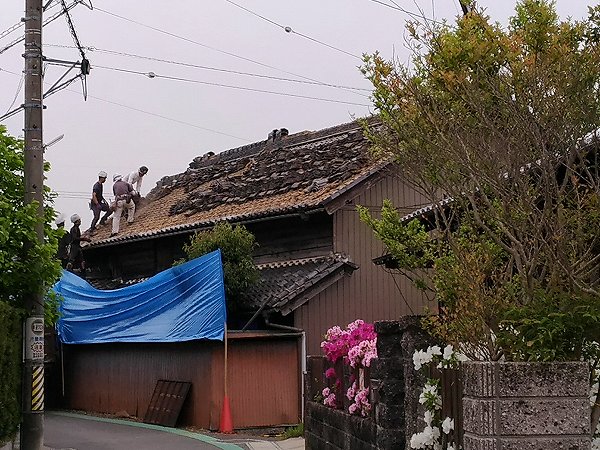 落下物養生を行って、屋根めくりです②/豊田市の古民家再生