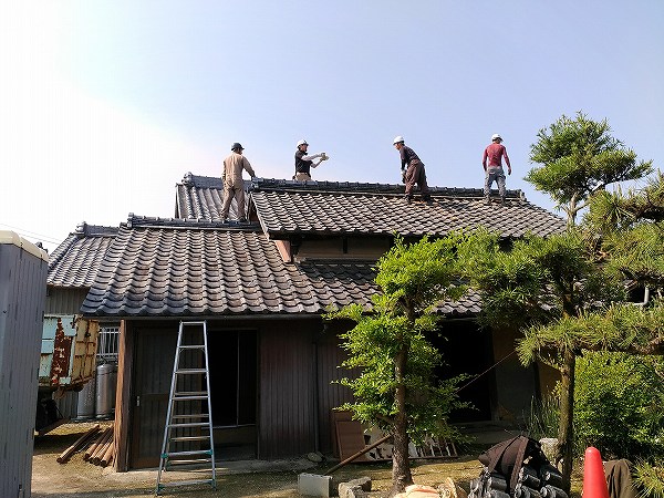 離れの解体を行う解体屋さん達/豊田市の古民家再生