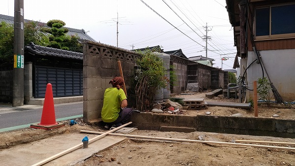 丁張を行う大工のあらちゃん。豊田市の古民家再生