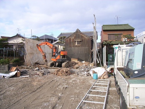 蔵の手前を解体しています。名古屋市西区　蔵のリノベーション