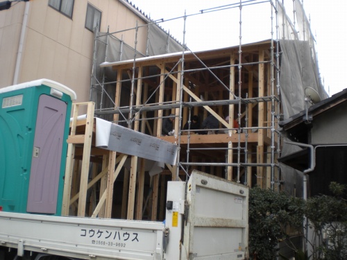 下屋根の建舞が行われました。名古屋市瑞穂区の注文住宅・新築現場