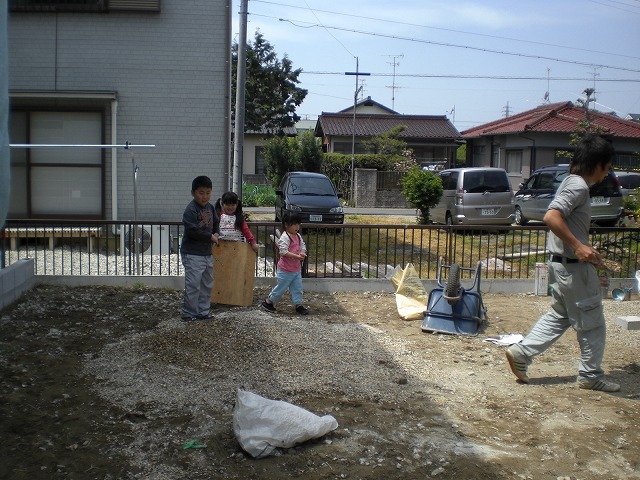 砂利入れ２　無垢材を使った木の家、自然素材の家　注文住宅新築のK様邸　愛知県一宮市