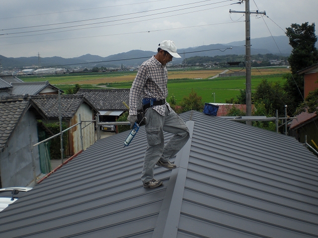 愛知県岡崎市　無垢材/自然素材の材料を使った古民家再生現場　倉庫　屋根ガルバリウム鋼板張り